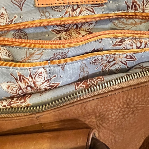 Hobo Sheila Large Satchel Henna Honey Brown Pebble Leather Tote Bag - Picture 13 of 15